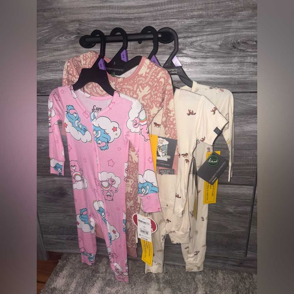 Kids Pajamas

All four included in price, size 12 months.